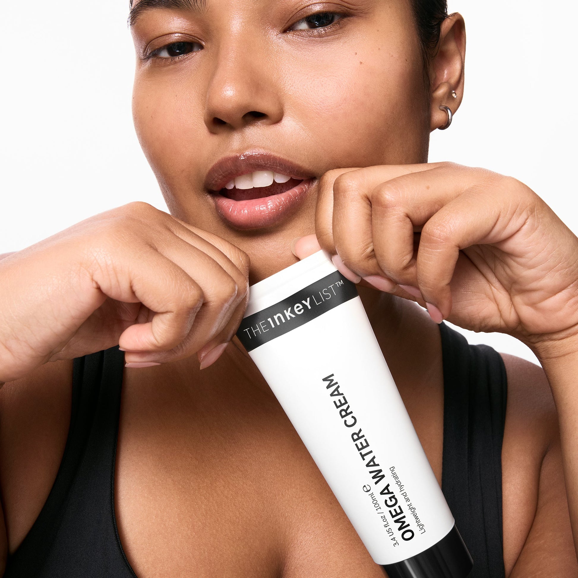 supersize-omega-water-cream-duo-t1 03_KAFFYA_07_HOLDING_OMEGA_SUPERSIZE_001.jpg